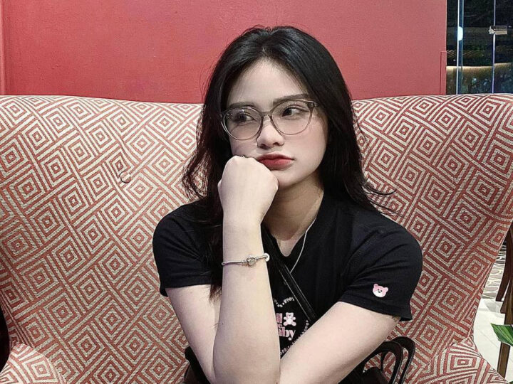 Ảnh 6 của Đụ úp thìa em gái xinh ra nước lênh láng vì sướng